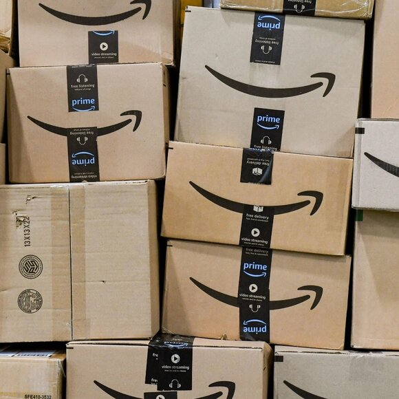 $200+ 👽 Clothes, Electronics, & MORE Mens Mystery Box - Picture 6 of 9